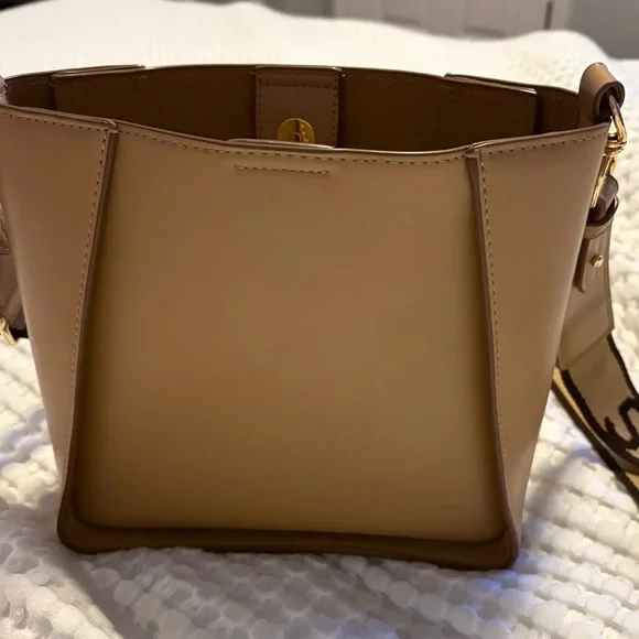 Designer Tan Shoulder Bag - Picture 3 of 8